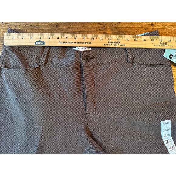 NWT Lee Relaxed Fit At The Waist Stretch Plain Front Straight Leg Pants 18 Med - Picture 7 of 10